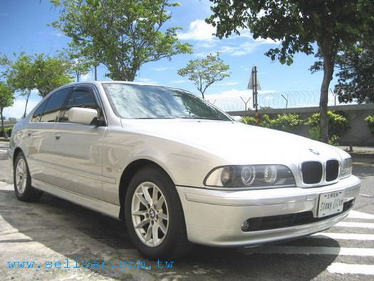 BMW 520iA 照片2